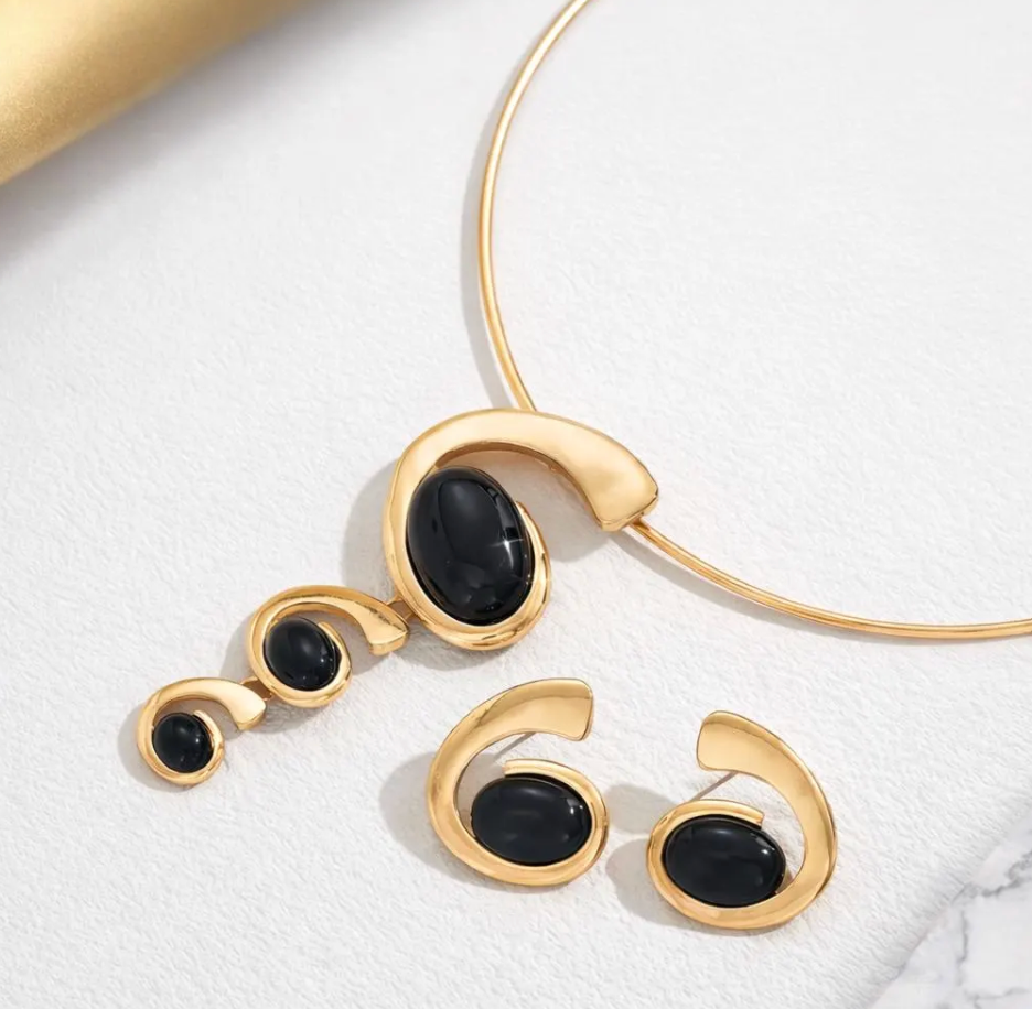 Modern Gold, Black Onyx Jewelry Set – Minimalist Choker Necklace & Statement Earrings – Elegant Geometric Design