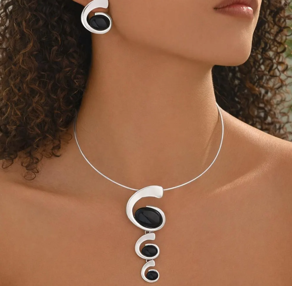 Modern Gold, Black Onyx Jewelry Set – Minimalist Choker Necklace & Statement Earrings – Elegant Geometric Design